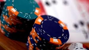 Différence entre le poker en ligne et le poker traditionnel
